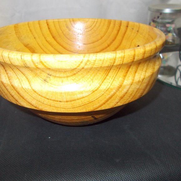 2 beautiful pine wood bowls - Picture 9 of 12